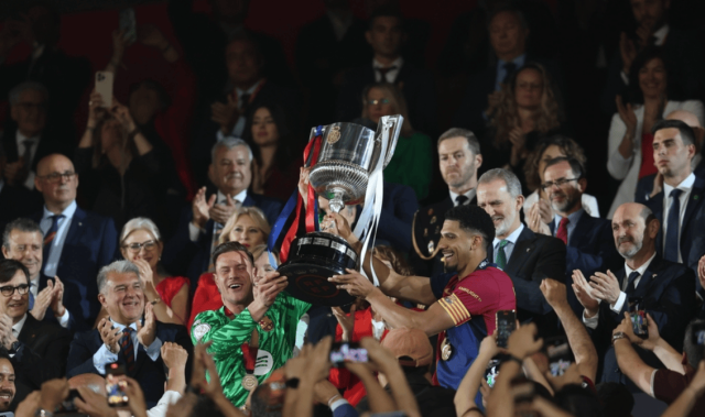 3-2绝杀！0-3惨败！巴萨奇迹夺冠，维拉出局，波尔图爆大冷