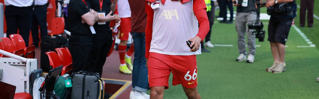 泪别安菲尔德！利物浦太子阿诺德遭嘘，新帅斯洛特恳求：给他应有的掌声！