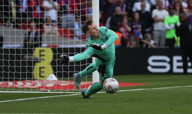 足总杯-埃泽破门马尔穆什失点 曼城0-1送水晶宫夺队史首冠