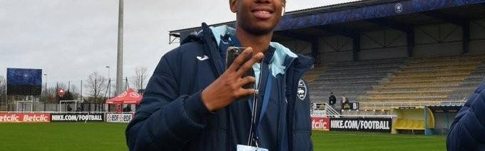 队报：曼联与勒阿弗尔18岁前锋恩佐-卡纳-比伊克进行深入谈判