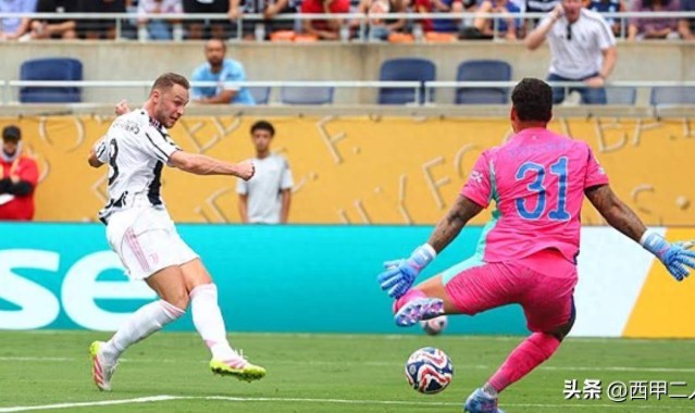 埃德森表态留曼城，比赛失误送球，球迷质疑下季是否继续守门