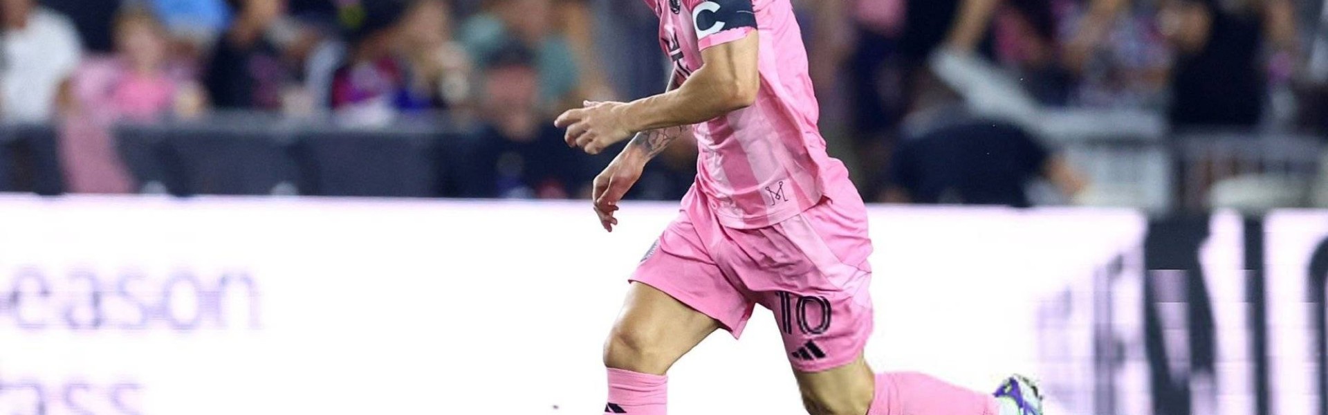 梅西复出就是全场最佳！半场1进球1助攻！带队赢球！