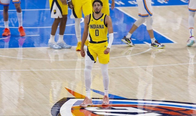 带伤作战！哈里伯顿:只要我还能走路 我就要上场