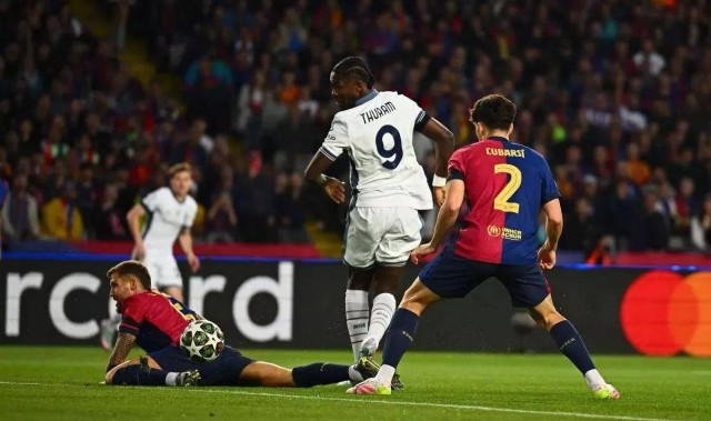 欧冠3-3神战！开场30秒破门+17岁新星纪录，邓弗里斯2射1传！