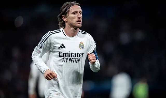 皇马更衣室彻底大清洗，莫德里奇比赛怒骂维尼修斯，现在就被踢走