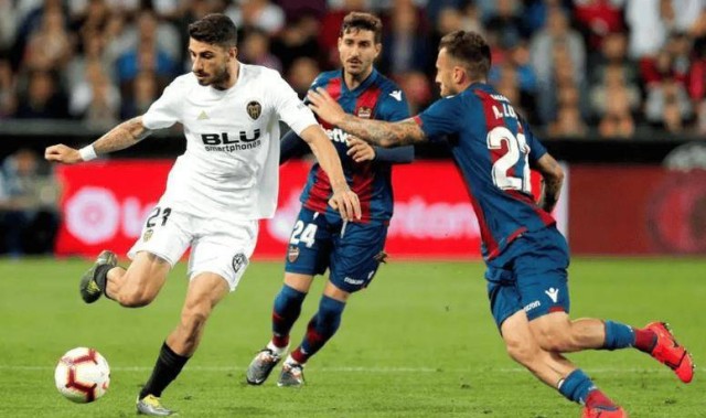 《西甲激战：拉帕马斯绝境求生，巴列卡诺客场争胜》