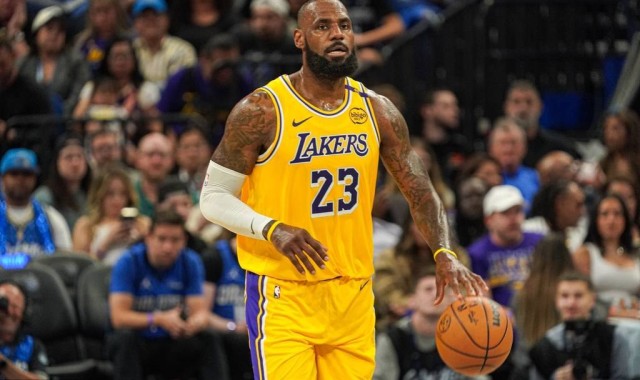 詹姆斯若离队下家赔率：骑士第1 独行侠第2勇士第3