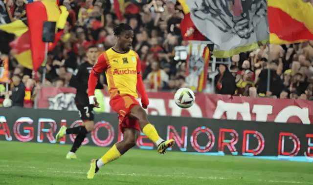 他来了！鲁能球迷期盼已久的法甲新杀器现身训练场，踢三镇首秀