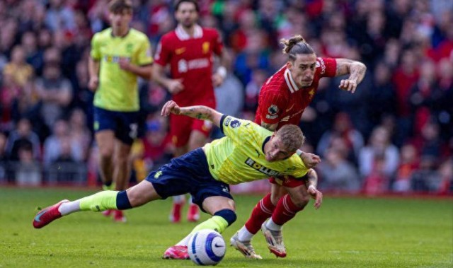 英超回顾：标准躺赢！一觉醒来又多2分，枪手险平曼联，红军做梦都要笑醒